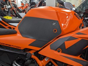 Eazi-Grip KTM RC 125, RC 200 and RC 390  2022-2025油箱防滑貼 大/小 顆粒,透明/黑色
